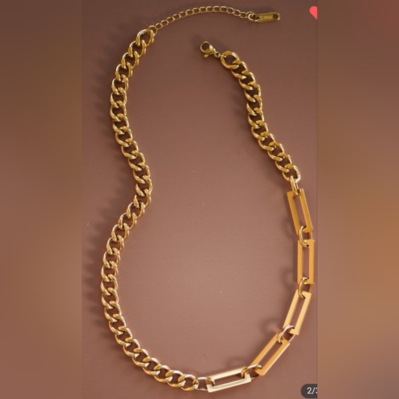 031. Gold Chain Link Necklace - Picture 3 of 3